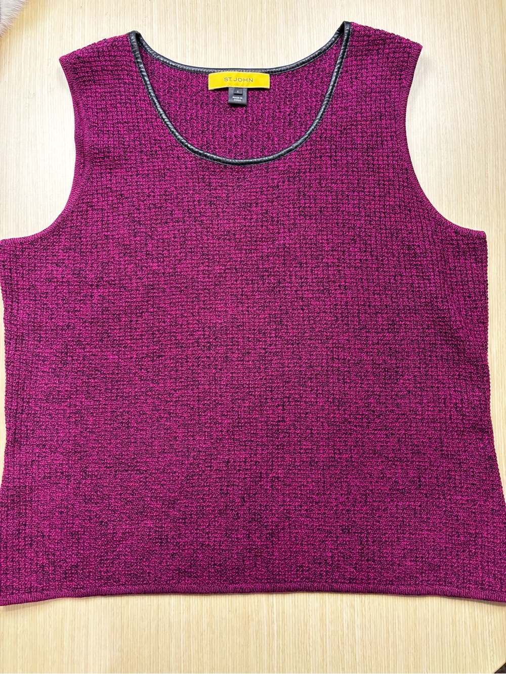 St. John Magenta Textured Knit Tank Top Leather Trim Scoop Neck Shell Pink Sz L - Picture 2 of 9